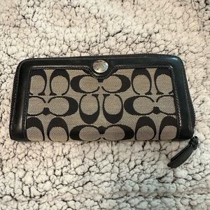 Coach wallet. Black. Used.
